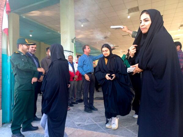 اعزام دانش‌آموزان دختران تنگستانی به اردوی راهیان نور