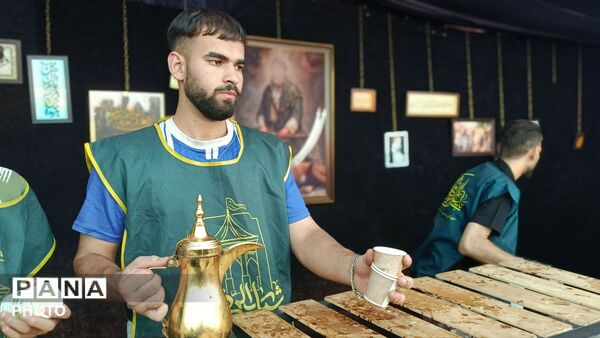کاروان های پیاده زائران در مسیر حرم ثامن الحجج