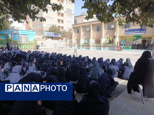 دانش‌آموزان مدرسه مهدی خدابنده با شهدا تجدید پیمان کردند