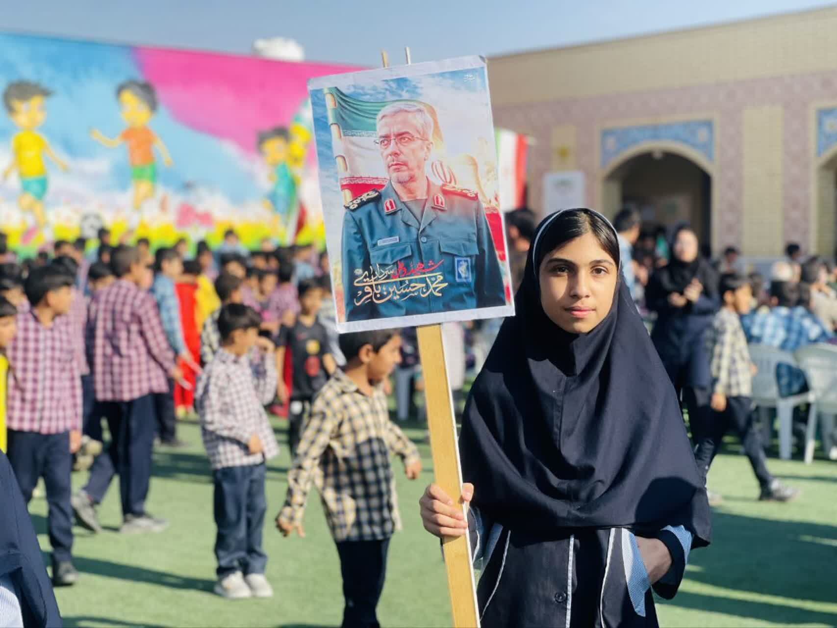 خروش دانش آموزان گله دار در راهپیمایی ۱۳ آبان۱۴۰۴
