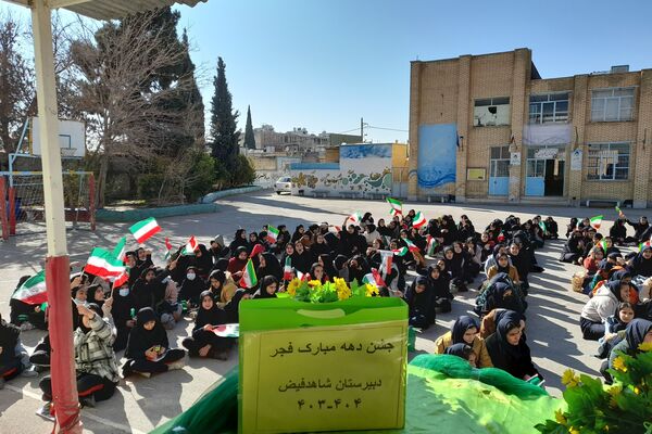 بزرگداشت دهه فجر در دبیرستان شاهد فیض ناحیه 3 شیراز