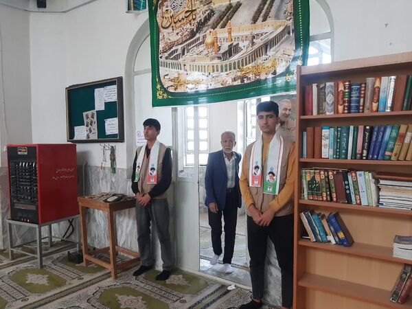 حضور دانش‌آموزان و برپایی میز خدمت در نماز جمعه این هفته آشخانه 