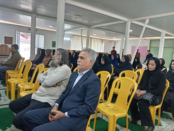 جلسه انجمن اولیا و مربیان مدرسه آیت الله خامنه‌ای