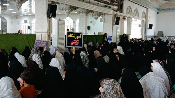 حضور دانش آموزان در نماز جمعه کاشمر