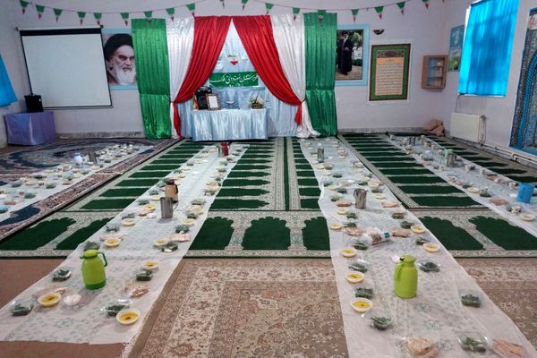 ضیافت افطاری در مدرسه نمونه دولتی فدک