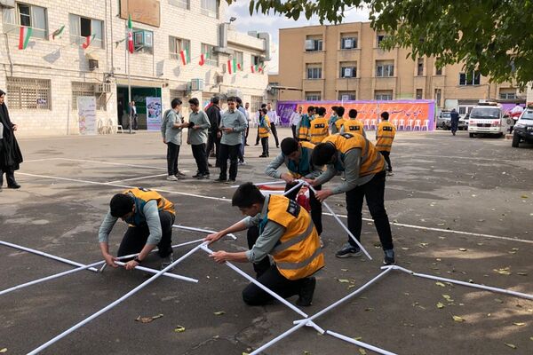 حضور دانش‌آموزان و مسئولان ناحیه 2 شهرری در بیست و ششمین مانور سراسری زلزله 