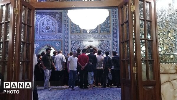 گذری بر مزار رهبر شهید و خانواده شهیدشان در دارلذکر حرم مطهر رضوی 