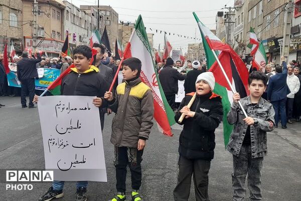 تجدید پیمان مردم ولایتمدار بهارستانی با سومین رهبر انقلاب در روز قدس