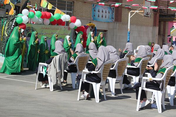 اولین جشن جوانه‌ها در مدرسه نشاط بهارستان‌2