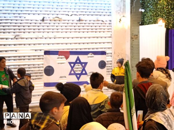 برپایی غرفه کودک در حاشیه اجتماعات شبانه در کاشمر