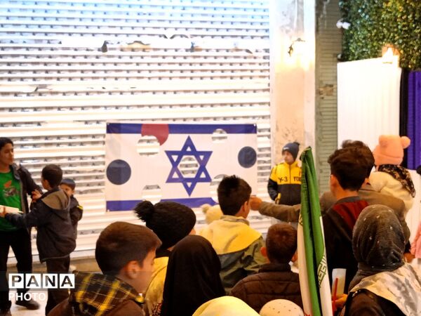 برپایی غرفه کودک در حاشیه اجتماعات شبانه در کاشمر