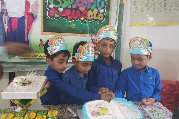 جشن شکوفه‌ها در دبستان پسرانه حضرت علی(ع) میناب