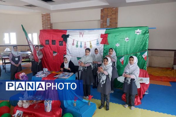 مراسم دهه‌فجر در دبستان صدیقه‌کبری فیروزکوه با اجرای سرود و تقدیر از دانش‌آموزان برگزیده