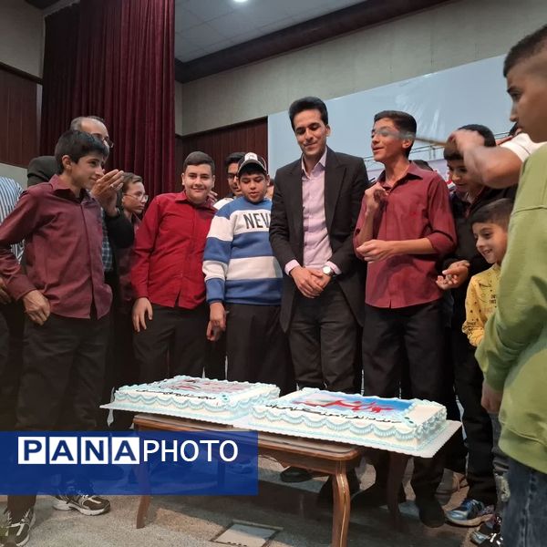 مراسم گرامیداشت روز دانش‌آموز  در دبیرستان حاج مصطفی حاج حسنی