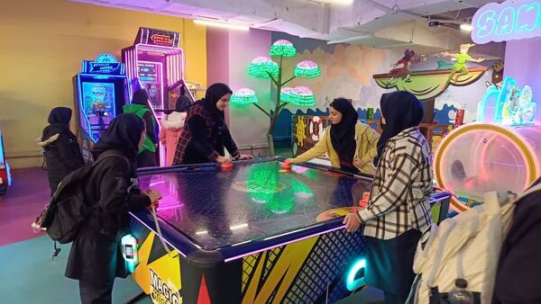 اردوی تفریحی دانش‌آموزان دبیرستان شاهد افشار در شهربازی خلیج فارس