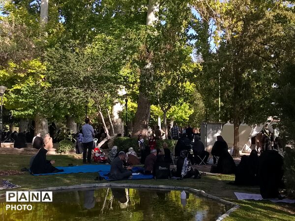 عرفه روز نیایش در همدان