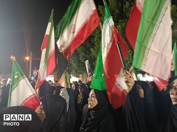 حضور پرشور مردم حاجی‌آباد در آیین‌ گرامیداشت شهدای انقلاب و دانش‌آموزان شجره طیبه