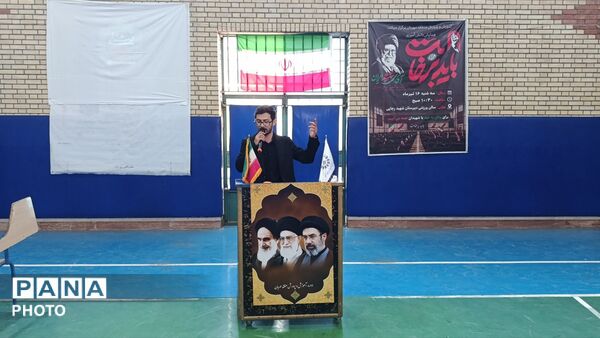 همایش بزرگ دانش‌آموزی «باید برخاست» مهربان