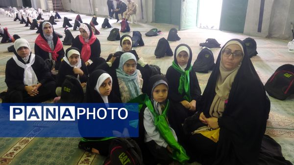 رزمایش اهدا لوازم التحریر به دانش‌آموزان در قائمشهر