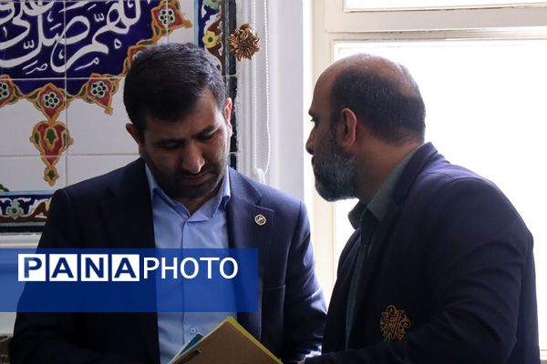 میز خدمت ویژه فرهنگیان در شهرستان پاکدشت به‌مناسبت گرامیداشت هفته معلم 