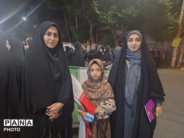 تجمع شبانه فرهنگیان و دانش‌آموزان تبریز با حضور معاون وزیر
