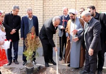 دست در دست طبیعت; قلب زمین در مدرسه شهید حدادی تبریز شاداب شد