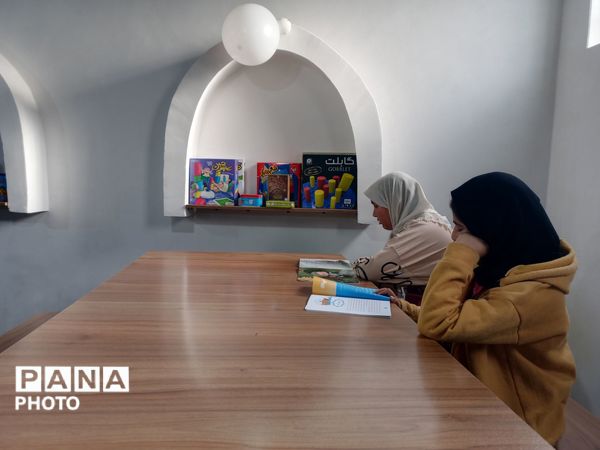  حضور دانش آموزان وکودکان در مجموعه فرهنگی آدینه شهر بار