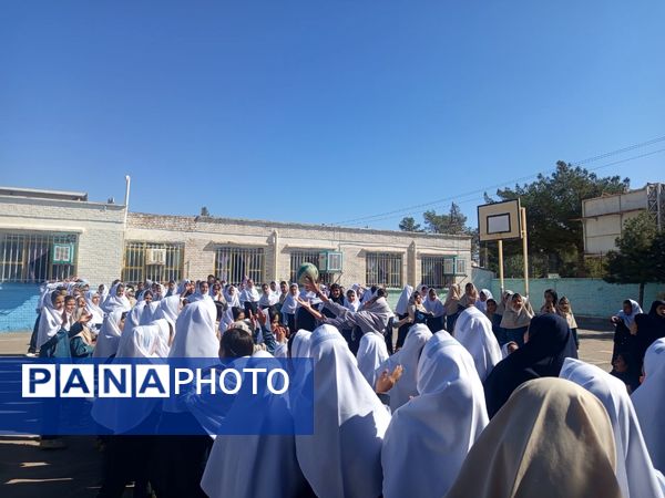 روزی شاد در دبستان سمیه کاشمر