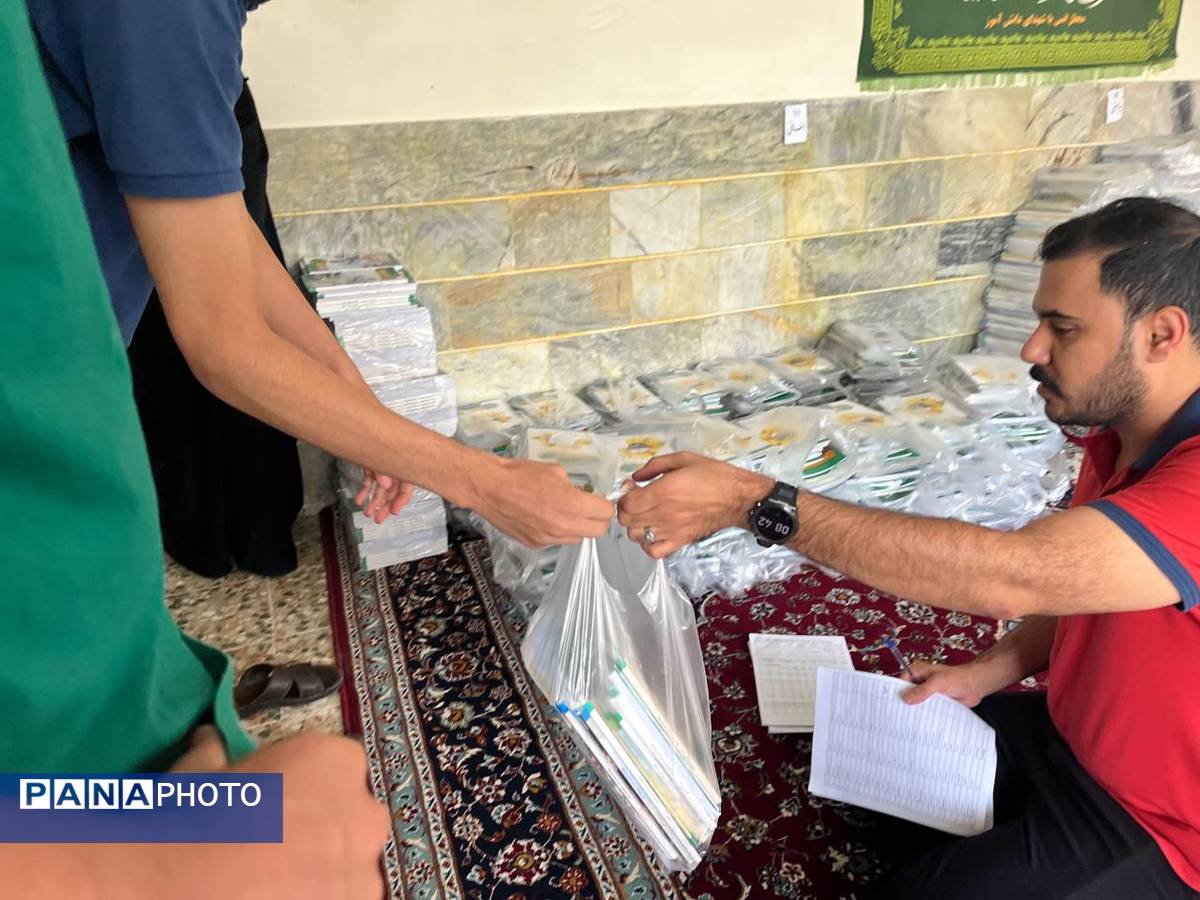 توضیح کتاب‌های درسی در مدارس منطقه ۱۵