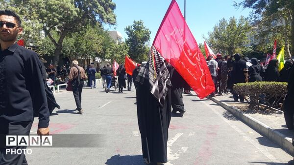 میراث خونین؛ مشهد در تپش قلب عشق به رهبر شهید
