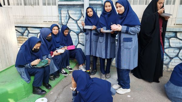 روز شاد و خاطره‌انگیز دانش‌آموزان در دبیرستان شاهد تکتم