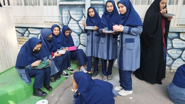 روز شاد و خاطره‌انگیز دانش‌آموزان در دبیرستان شاهد تکتم