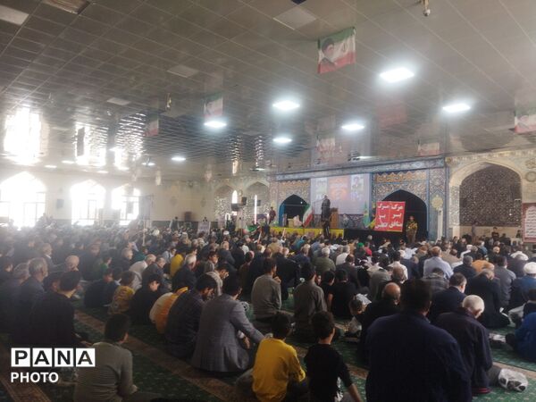 نماز عبادی سیاسی جمعه در امامزاده سید حمزه کاشمر 