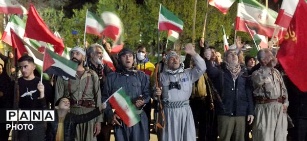 مرزنشینان ایستاده اند مانند زاگرس