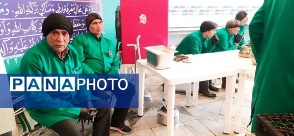 حضور خادمان اصفهانی در چایخانه امام رضا«ع» مشهد