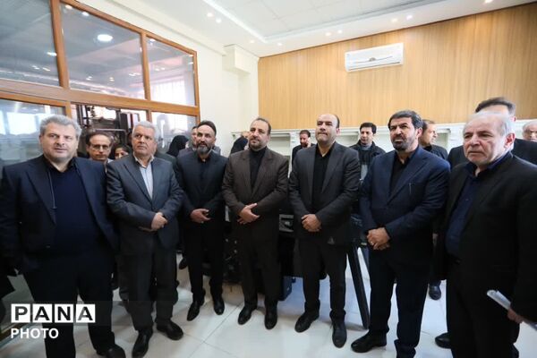 بازدید استاندار همدان از کارخانه خوراک دام و طیور نهاوند