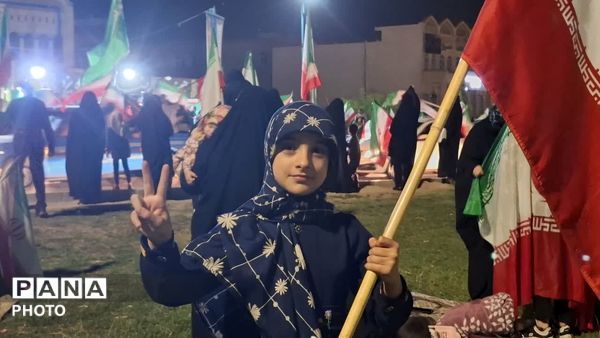 موج هفتادو چهارمین حضور پر شور مردم یزد در میدان