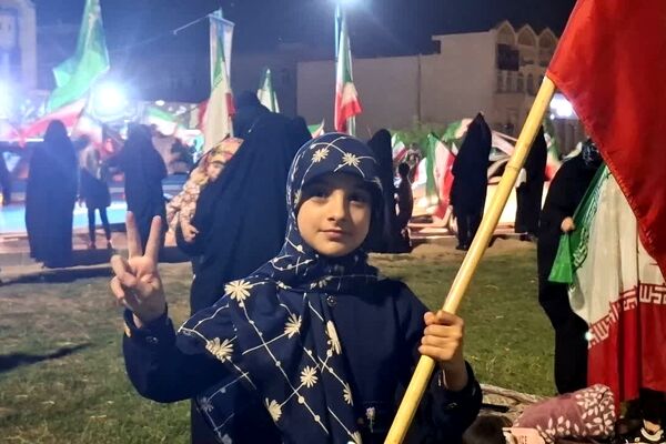 موج هفتادو چهارمین حضور پر شور مردم یزد در میدان