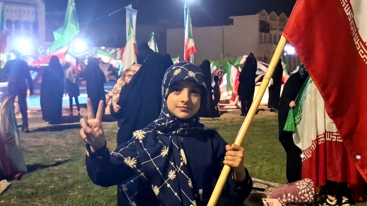 موج هفتادو چهارمین حضور پر شور مردم یزد در میدان