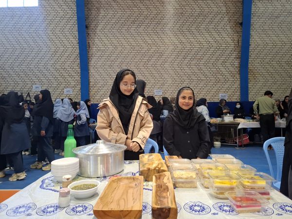 بازارچه کسب و کار دانش‌آموزی دبیرستان پردیسان سملقان
