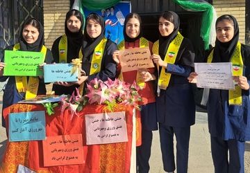 جشن عاطفه‌ها در دبیرستان زکیه با مشارکت پرشور دانش‌آموزان برگزار شد