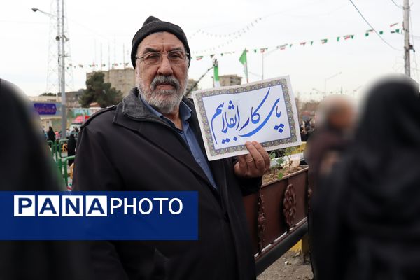 ٢٢ بهمن؛ روزى که دلها با قدم‌‌ها یکى میشود