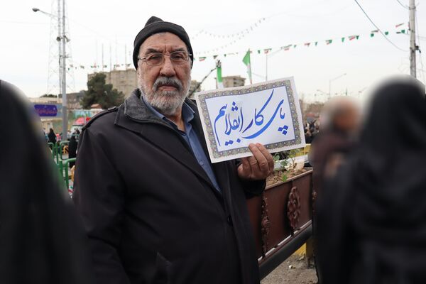 ٢٢ بهمن؛ روزى که دلها با قدم‌‌ها یکى میشود