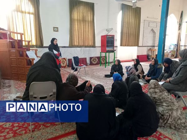 دوره‌ آموزشی‌ هلال‌احمر در پایگاه‌ بسیج مطهره شیروان