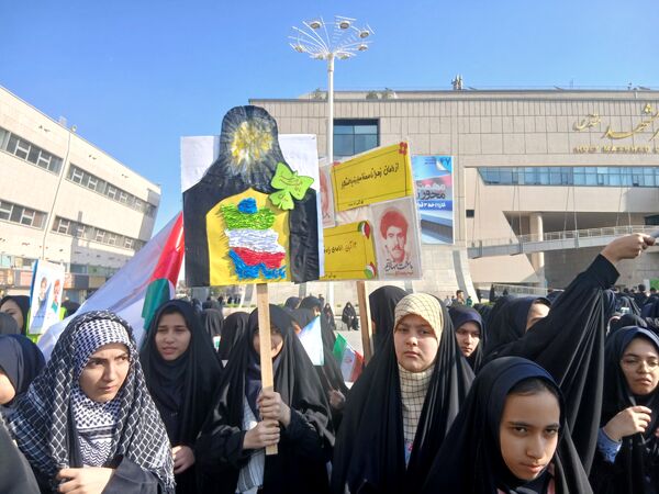 ۱۳ آبان،  روز آشکار ساختن ناتوانی استکبار 