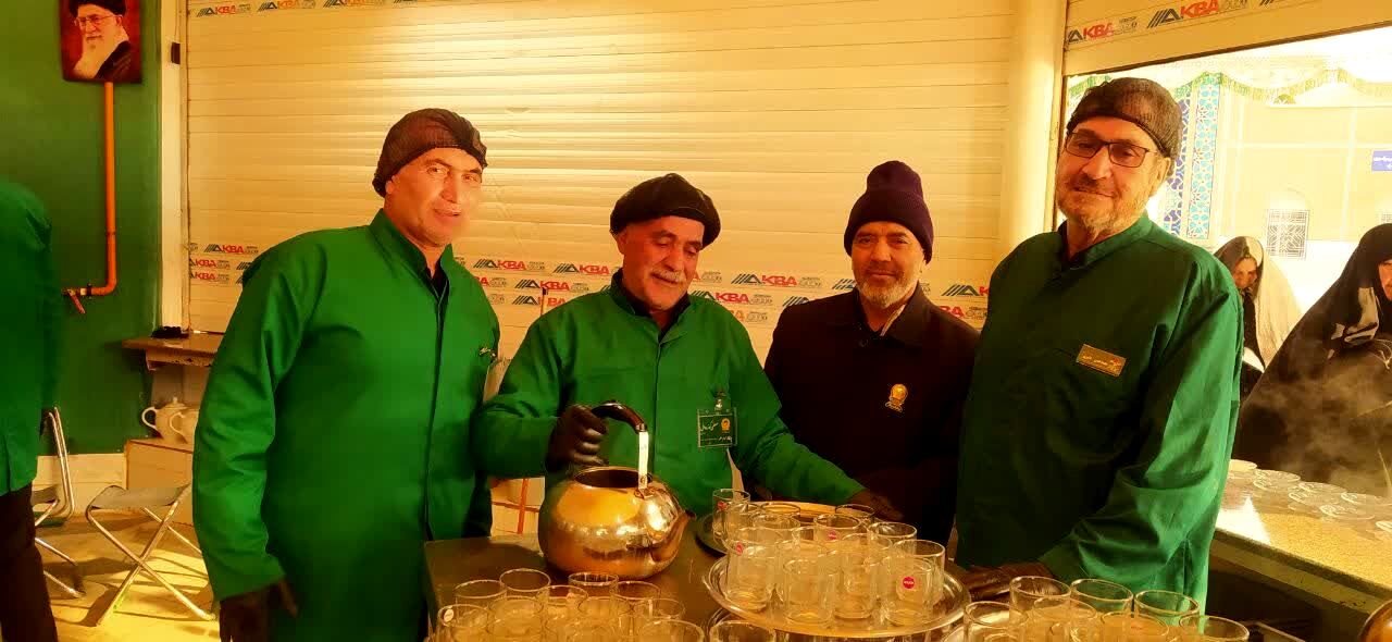 حضور خادمان اصفهانی در چایخانه امام رضا«ع» مشهد