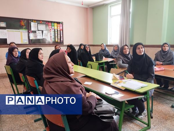 برگزاری اولین جلسه‌ اجتماعات یادگیری آموزگاران شهرستان ملارد در دبستان دخترانه حضرت زینب (س)