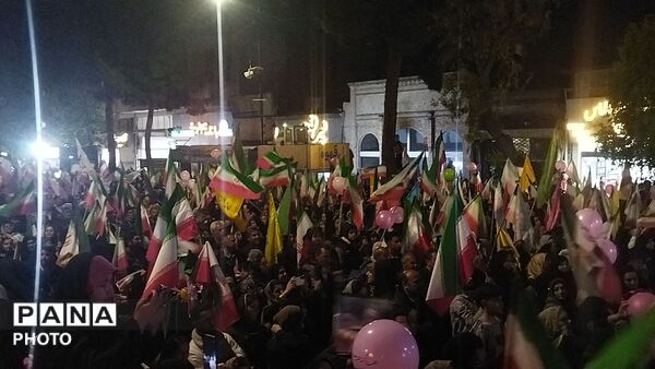 دختران نیشابوری در صف اول تجمعات-۲