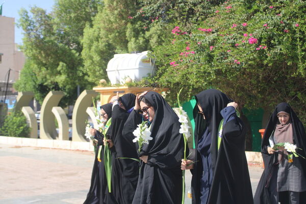 تجدید میثاق مدیر سازمان دانش آموزی استان بوشهر با شهدا