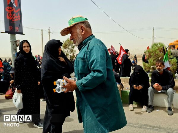 وداع پرشور نوجوانان با آقای شهید ایران 